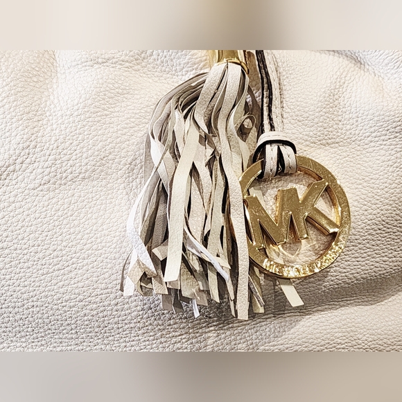 MICHAEL KORS | White Leather  Ring Tote Bag - Picture 4 of 10